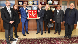 ERENLER ALEV BEKTA KLTR DERNEݒNDEN BAKAN SEKMENE PLAKET